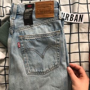 brand new levi’s ribcage straight jeans